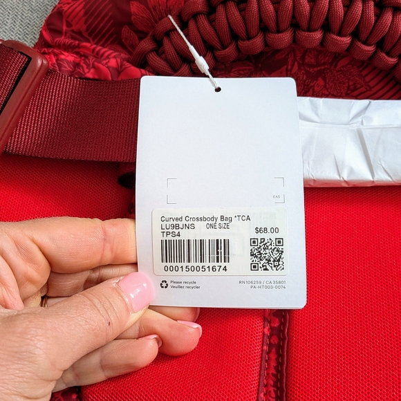 Lululemon x Team Canada Curved Crossbody Bag NWT - Picture 5 of 6